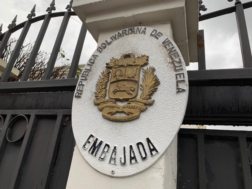 Cesan a embajadora venezolana en Costa Rica: surgen dudas sobre futuro de servicios consulares