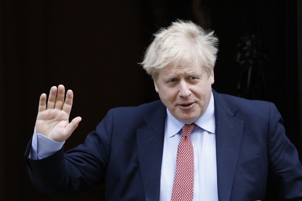 Boris Johnson dio positivo al coronavirus con “síntomas leves”