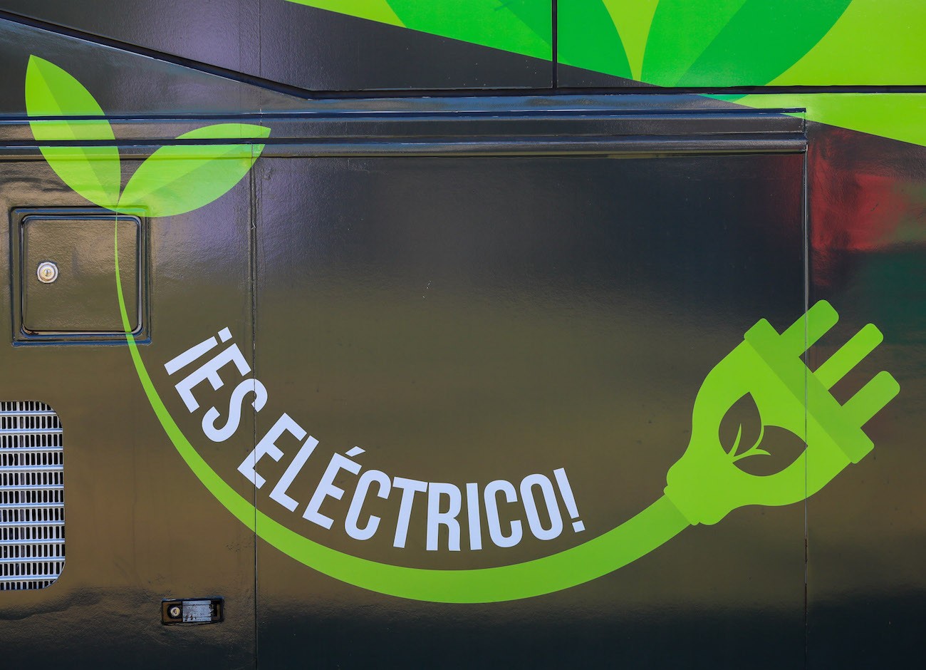 Herramienta de la UCR permite analizar el impacto de buses eléctricos en las redes de suministro