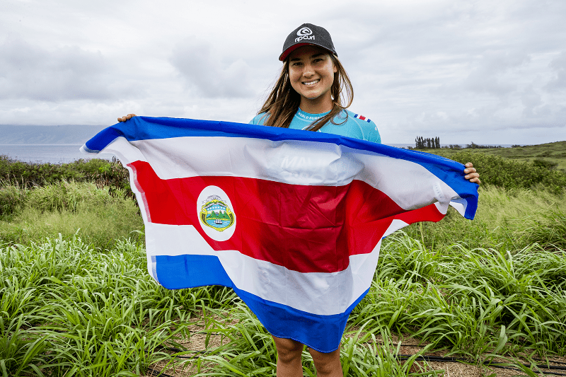 Surfista Brisa Hennessy es designada primera embajadora de Unicef en Costa Rica