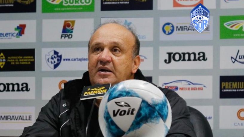 Fútbol costarricense de luto por la muerte del técnico Johnny Chaves