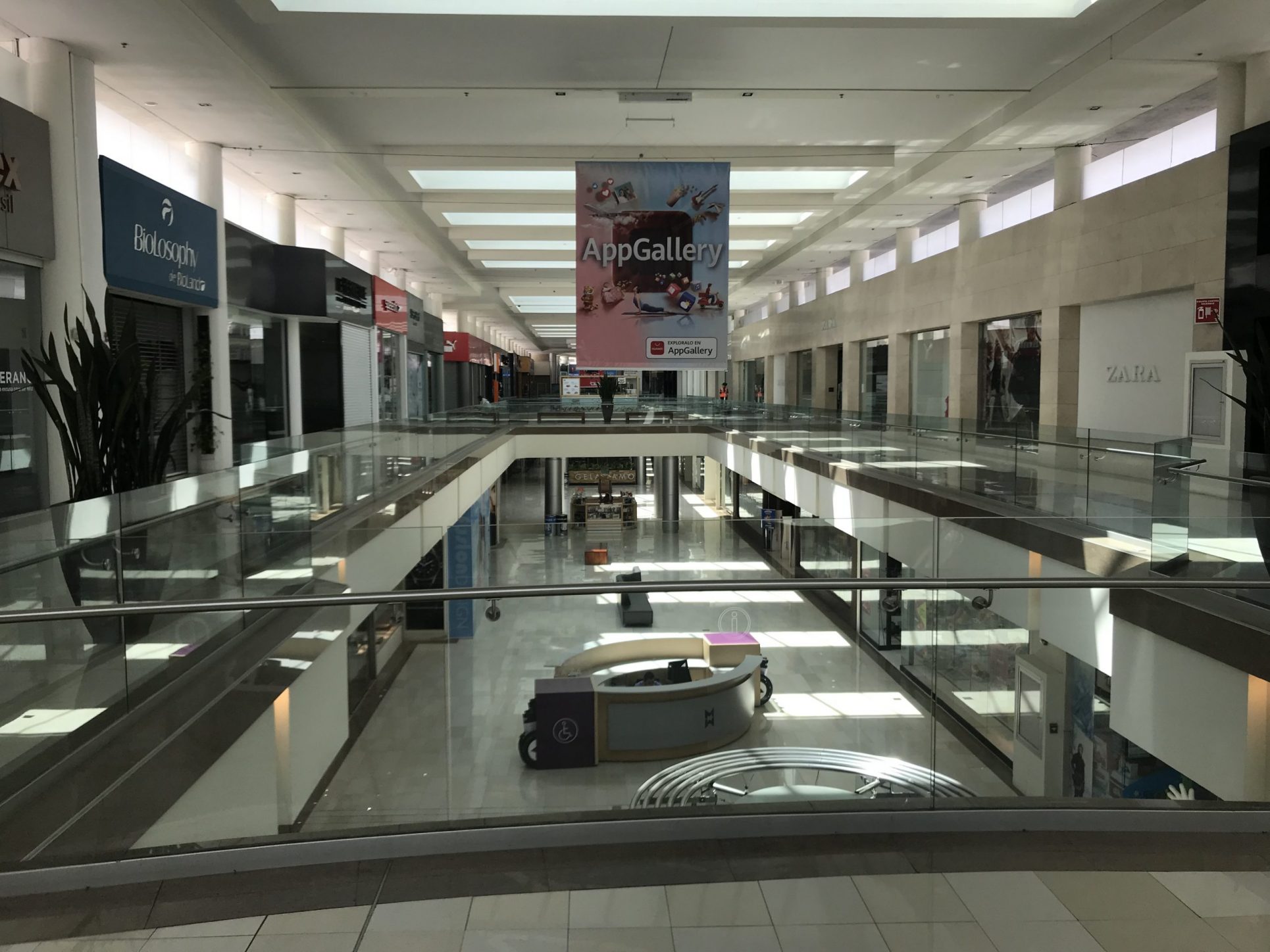 Los centros comerciales se quedan vacíos