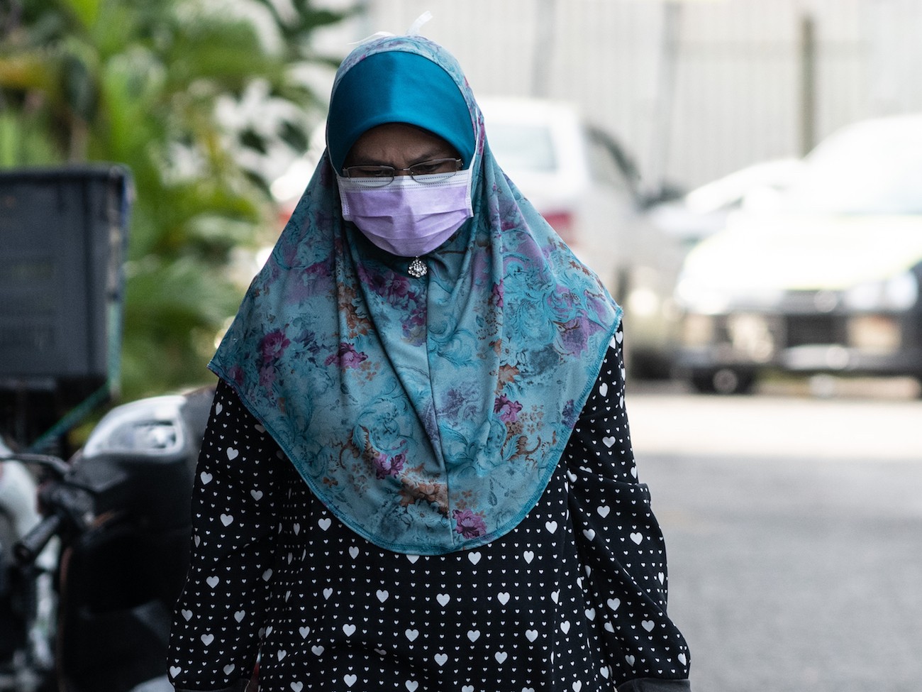 “Maquíllate y no molestes a tu marido”: gobierno malasio criticado por sus consejos sexistas ante confinamiento