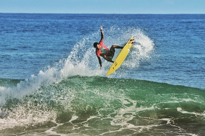 Comité Olímpico valoró solicitar permiso para que surfistas corrieran olas en el mar