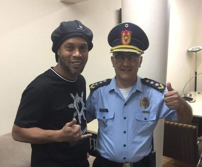 Fiscalía de Paraguay consideró que Ronaldinho fue engañado en su buena fe y quedará libre