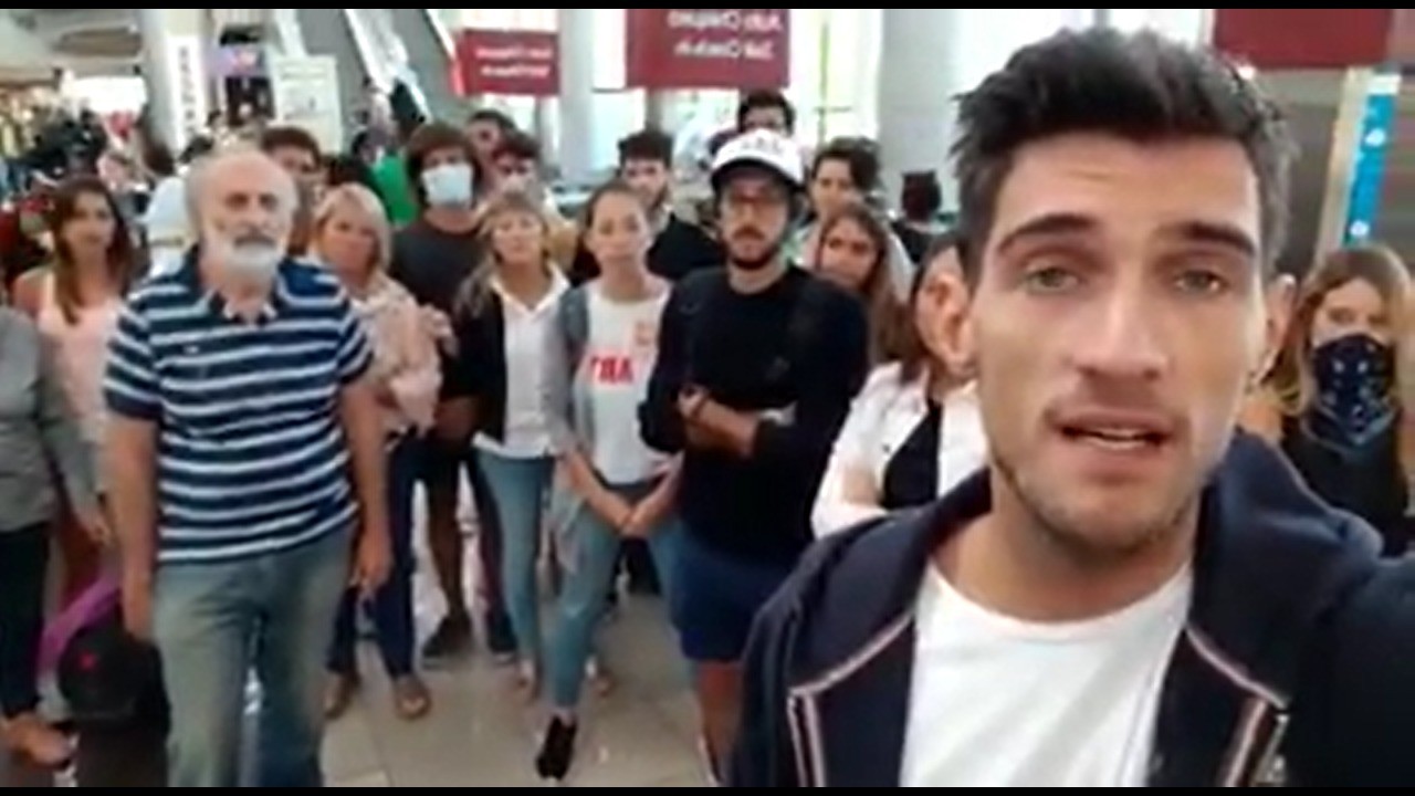 (VIDEO) Más de 200 argentinos varados en Costa Rica reclaman por “abandono” de su país tras crisis por coronavirus