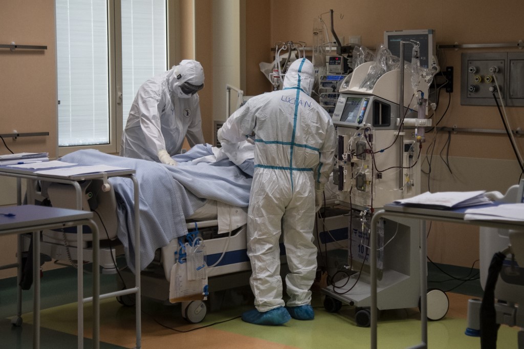 Coronavirus contagió a 17 mil trabajadores de la salud en Italia