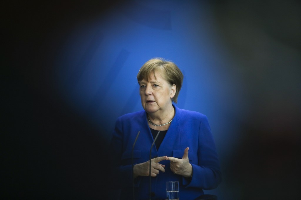 Merkel pide no relajarse a una Alemania que empieza un lento proceso de reapertura