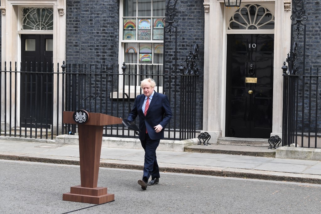 Primer ministro Boris Johnson, del relajo a la firmeza ante el coronavirus
