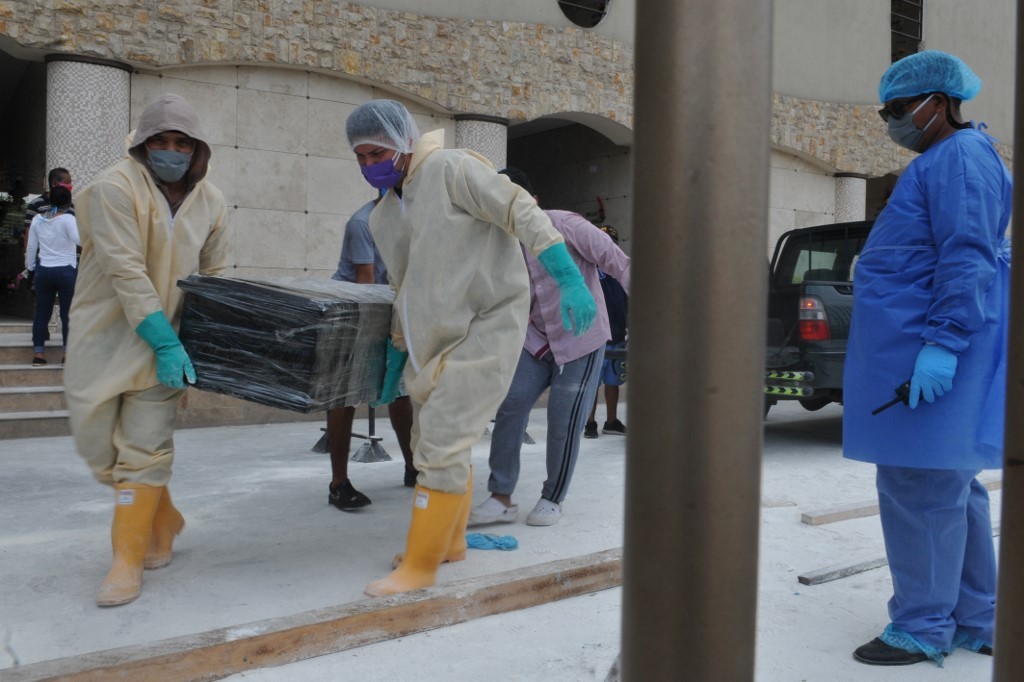 Vuelo con 300 europeos varado en núcleo de coronavirus en Ecuador partió a París
