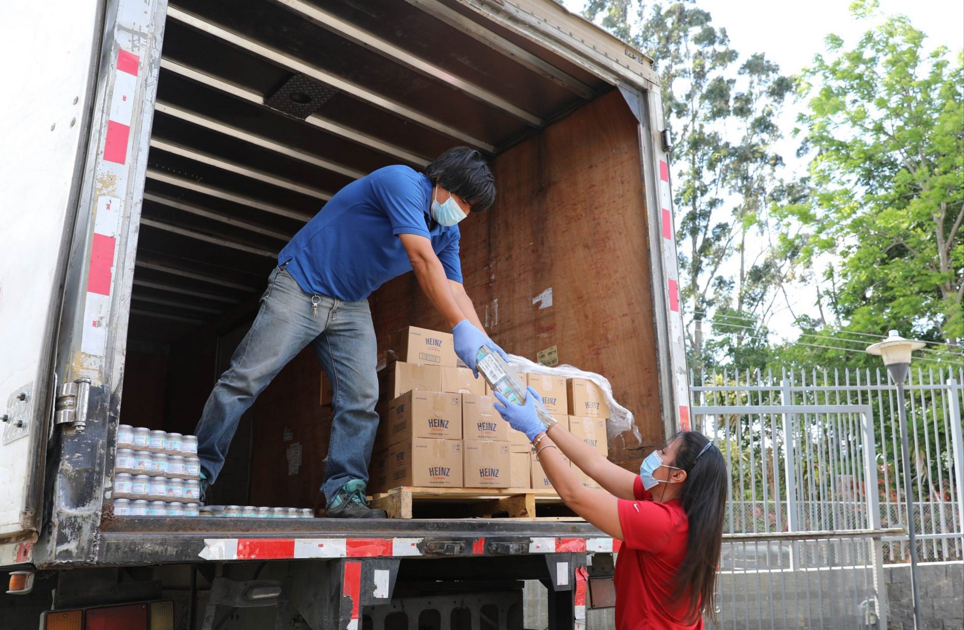 Golpeada y lastimada, la empresa privada en Costa Rica sigue sosteniendo el empleo y hace donaciones