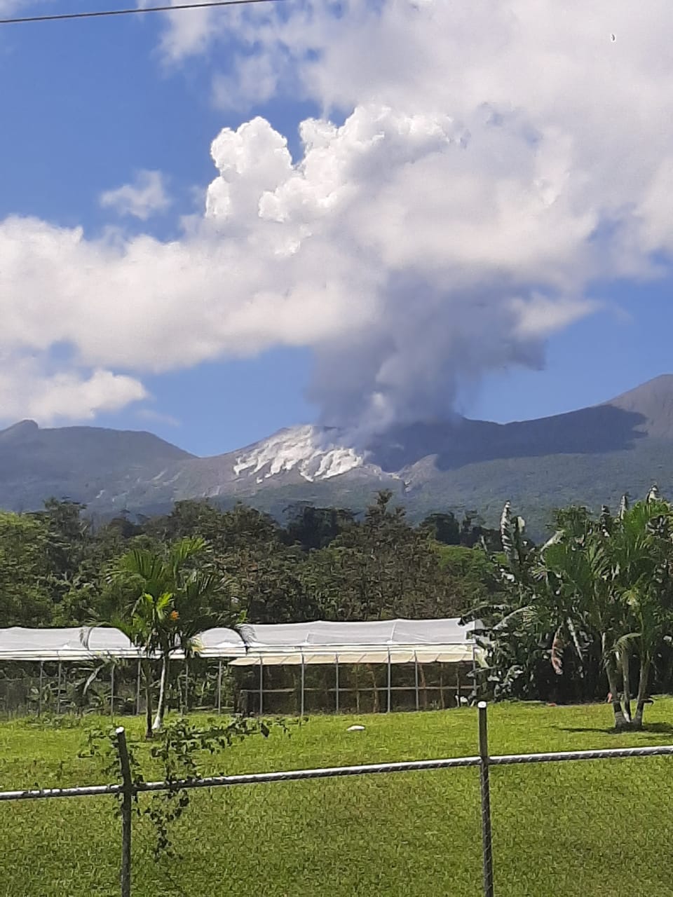 Nueva erupción del volcán Rincón de la Vieja pasó los 3.000 metros de altura