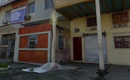 Cuerpo de salud debilitado espera lo peor del coronavirus en ciudad ecuatoriana de Guayaquil