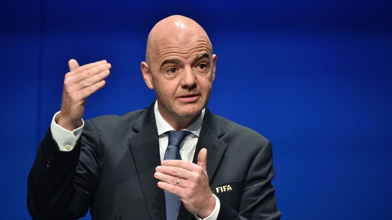 Fiscal suizo que investiga a la FIFA se reunió en secreto con el presidente Infantino