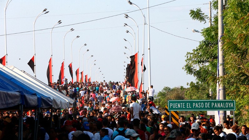 Gobierno de Nicaragua aglomera a cientos de personas para inauguración de puente pese al coronavirus