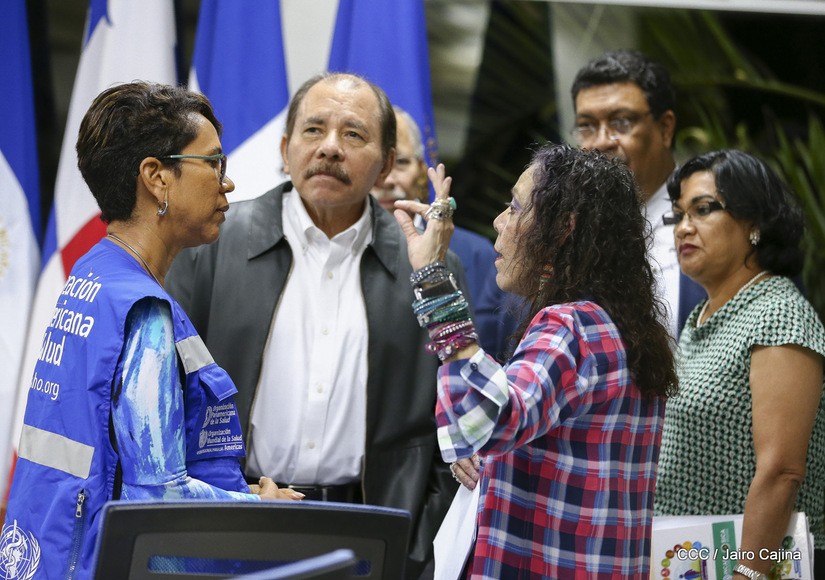 Daniel Ortega ordena comprar 5.000 pares de guantes y 110 galones de alcohol en gel para su familia