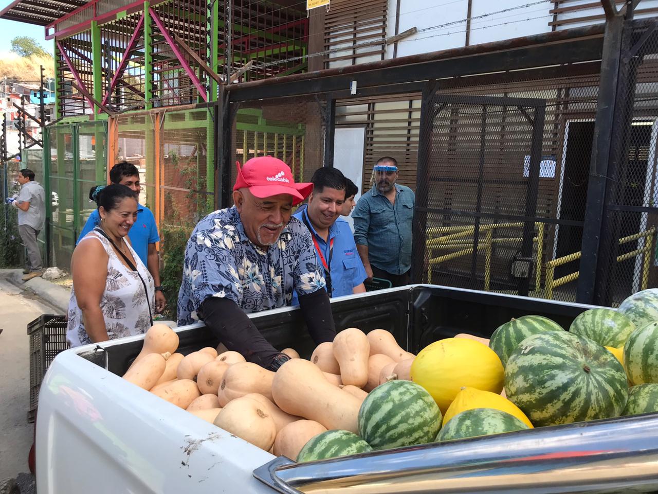 Exportadores, Fundación Sifais y empresas privadas se unen para repartir alimentos perecederos a familias