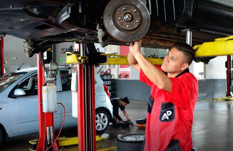 Michelin y Autopits se unen para dar gratis reparación y mantenimiento de llantas de ambulancias de la Cruz Roja