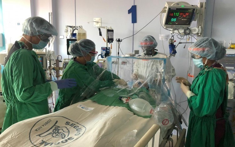 Cápsula producida por el TEC hace más segura intubación de pacientes de COVID-19