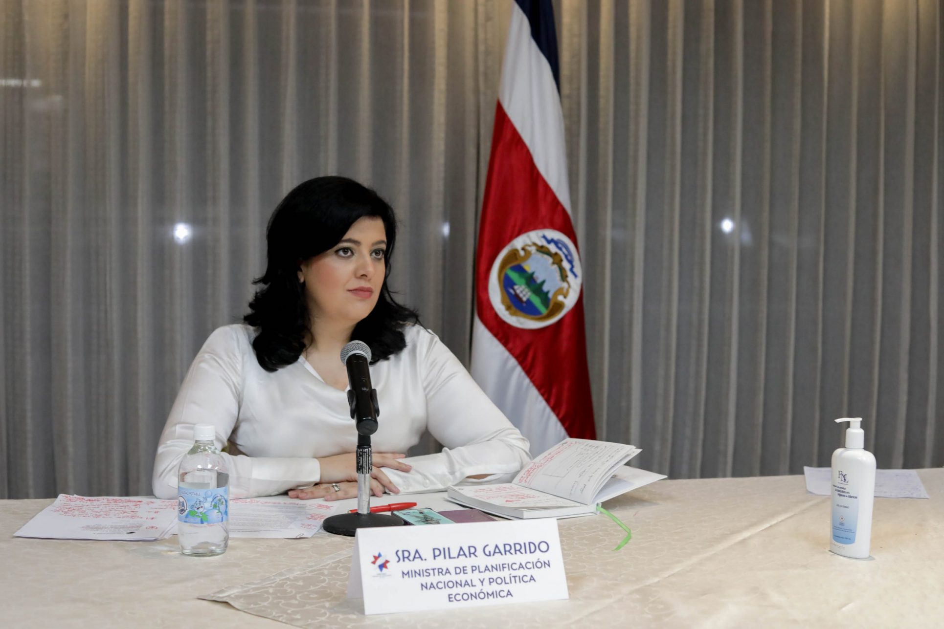 OCDE contrata a exministra Pilar Garrido como directora de departamento