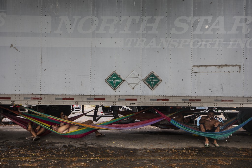La cuarta fue la vencida: transportistas centroamericanos inician al fin su regreso a casa