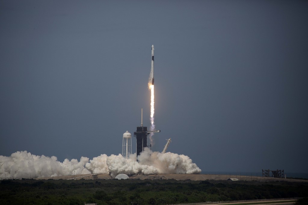 Despega con éxito el SpaceX con dos astronautas a bordo