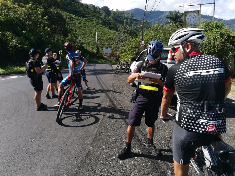 Ciclistas volvieron a incumplir medidas de distanciamiento esta mañana en Cartago