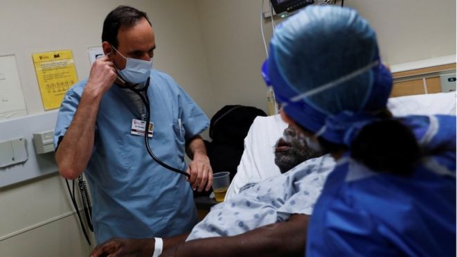 Por qué están despidiendo a tantas enfermeras en EE. UU. a pesar de lo necesarias que son en medio de la pandemia
