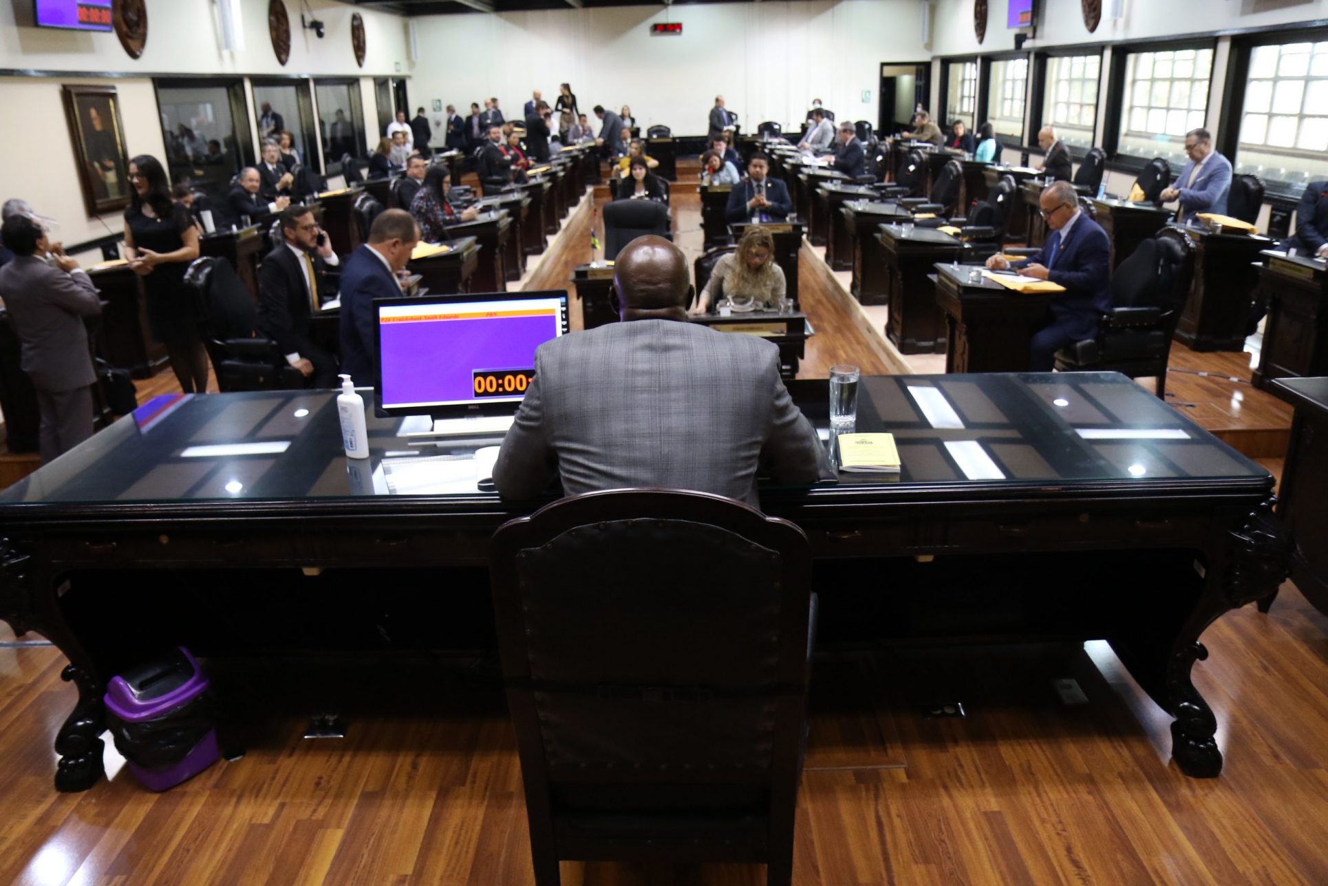 Diputados reinician comisiones legislativas sin acceso a público y periodistas