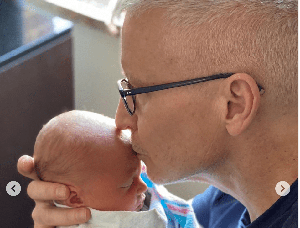 (Video) Presentador estrella de CNN, Anderson Cooper, se convirtió en papá a los 52 años