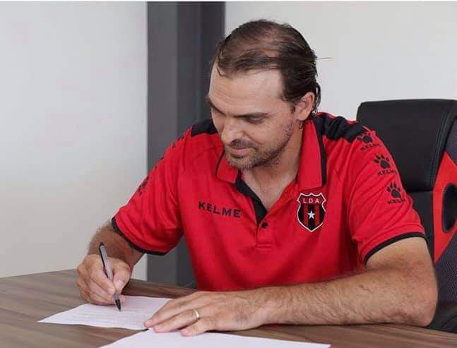 Técnico Andrés Carevic seguirá un año más con la Liga