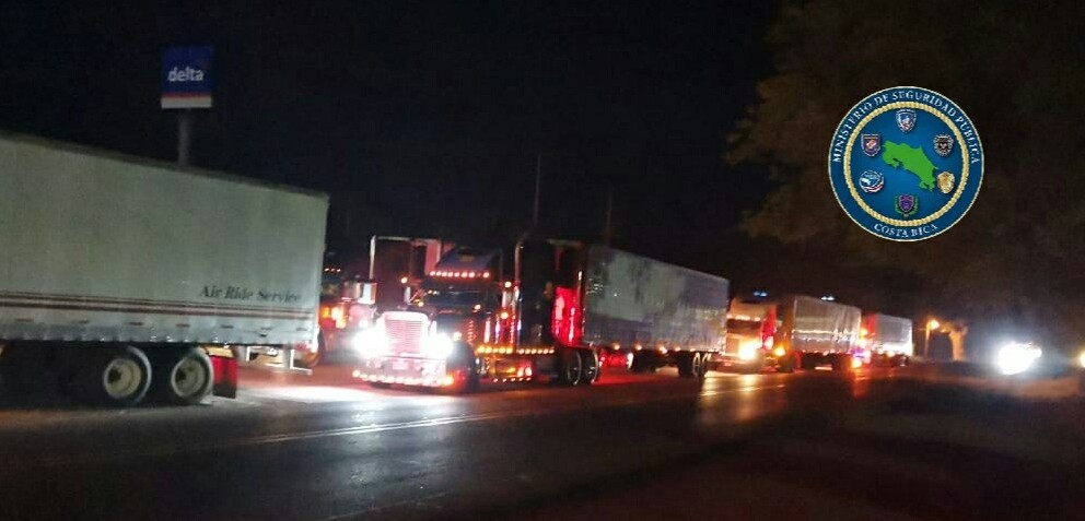 Tras vuelco de camiones, convoyes sanitarios transitarán hoy por la Interamericana y Circunvalación