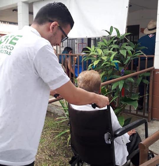 Sacerdotes, médicos y una abogada figuran entre voluntarios vacunados del Carlos María Ulloa