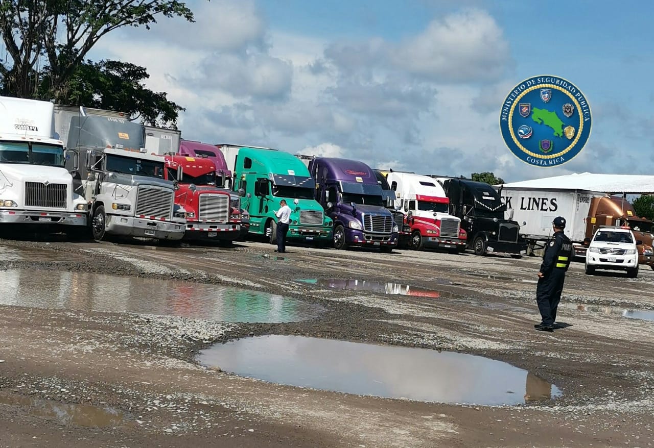 Gobierno endurece controles de ingresos de furgones al país: solo transitarán vehículos que se dirijan a Panamá