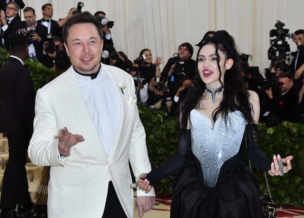 Bienvenido bebé X Æ A-12: Elon Musk y Grimes lo hacen a su manera
