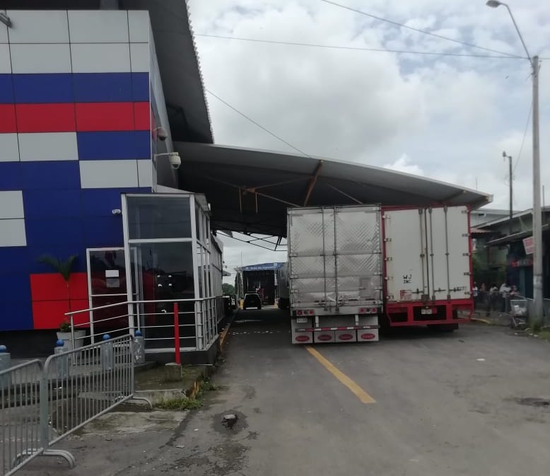 Paso Canoas continúa bloqueado por transportistas; exigen a Panamá aclaración sobre medidas