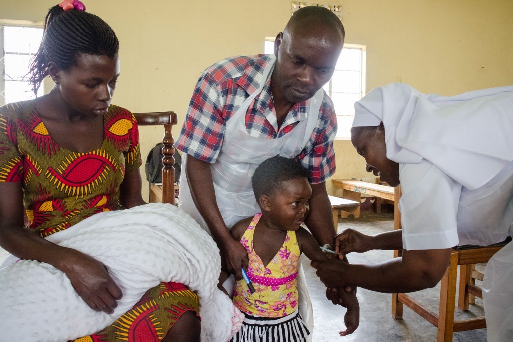 El coronavirus reaviva la desconfianza en África hacia las vacunas occidentales