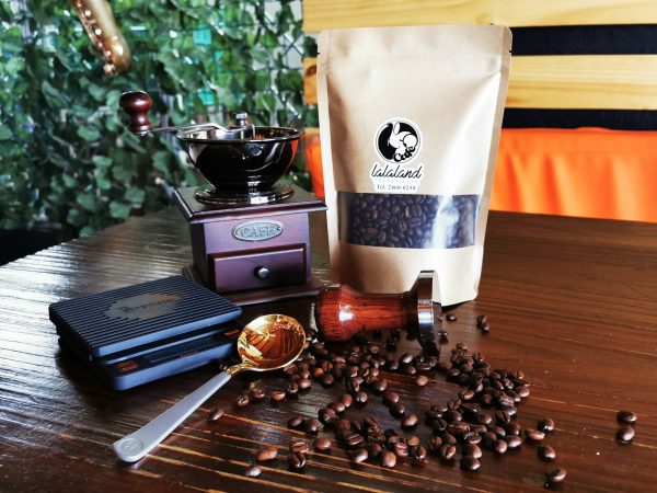 Tómese una taza de café de altísima calidad de Costa Rica y ayude a pequeños productores y cafeterías
