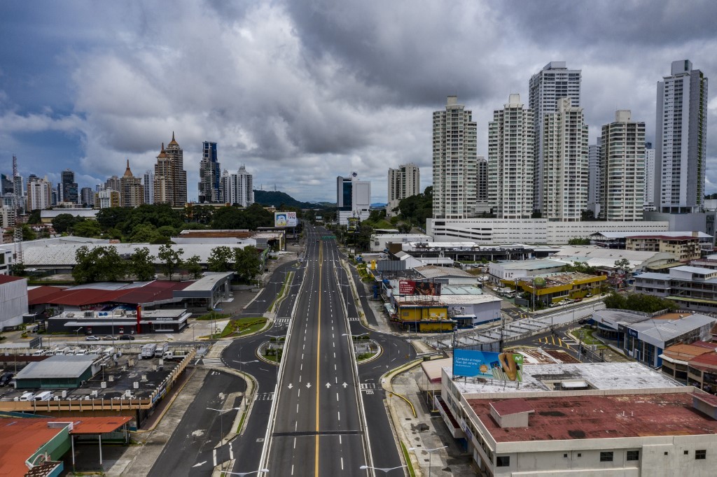 Panamá supera 15.000 casos de COVID-19 y da marcha atrás con reapertura por comportamiento de la población