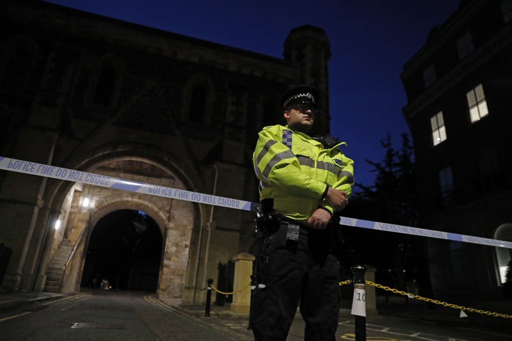 Policía británica investiga “incidente grave”; varias personas apuñaladas, según medios