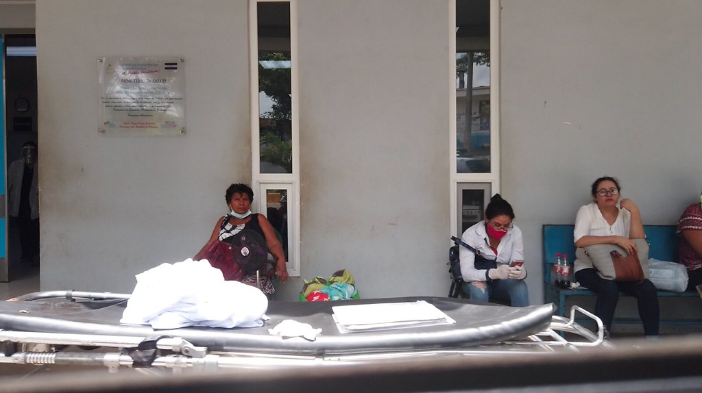 Los relatos de los médicos despedidos por el gobierno de Ortega por pedir protección para atender la pandemia