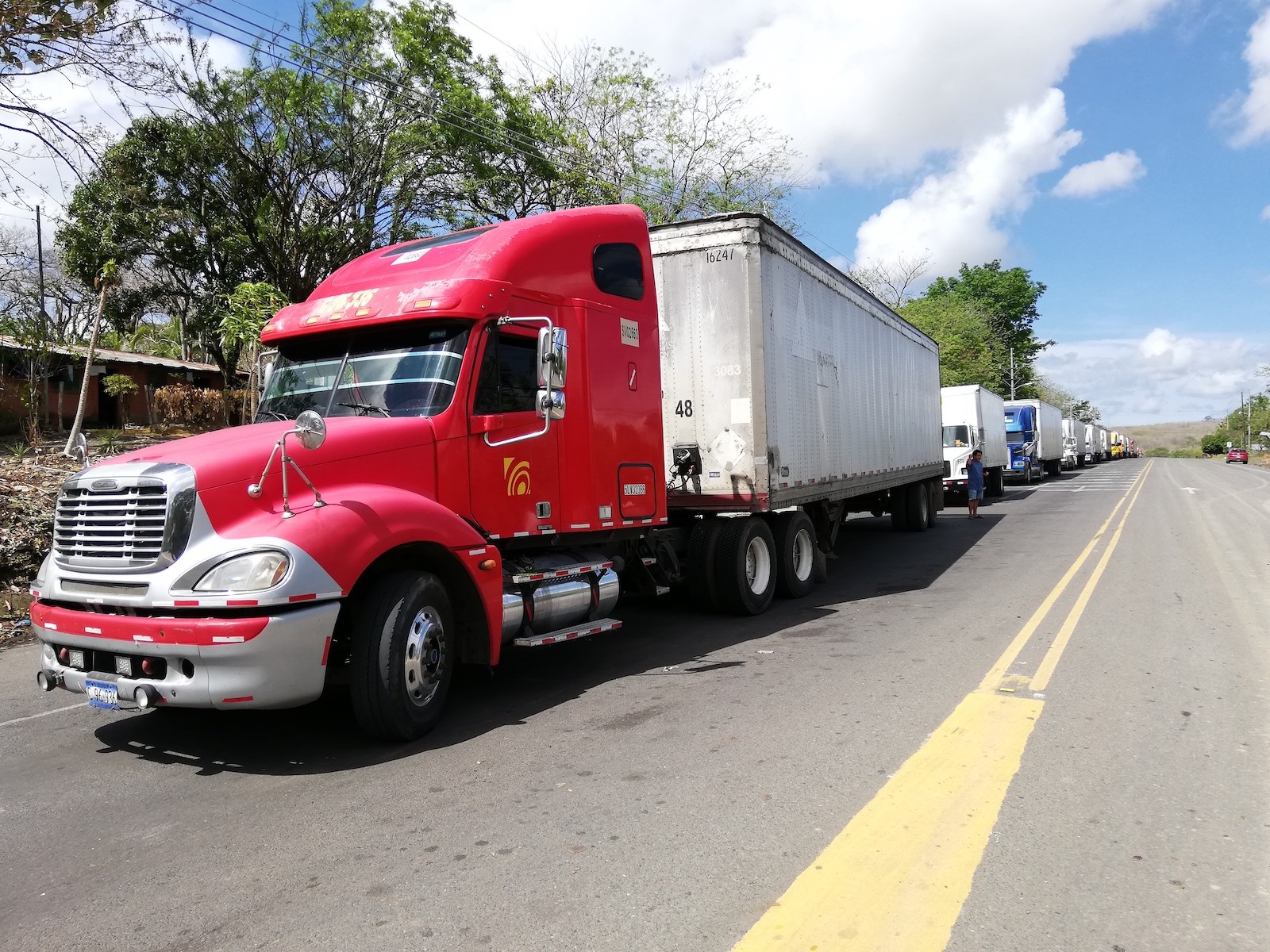Más de 1.800 furgones han entrado al país en junio con “relativa normalidad”
