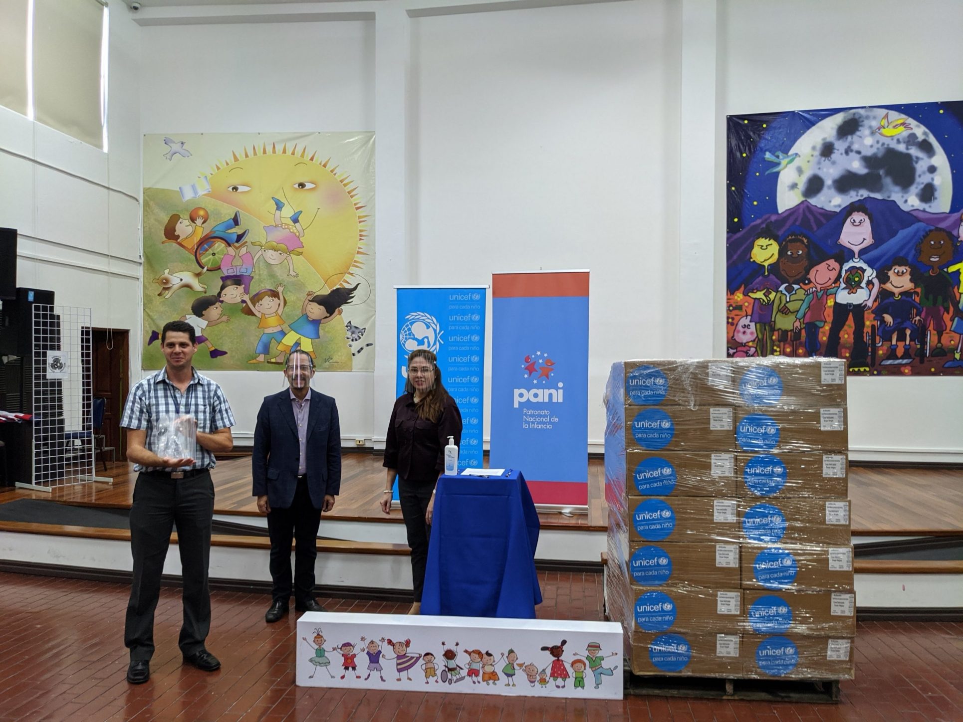 Unicef donó 6.500 caretas para menores de edad y personal del PANI