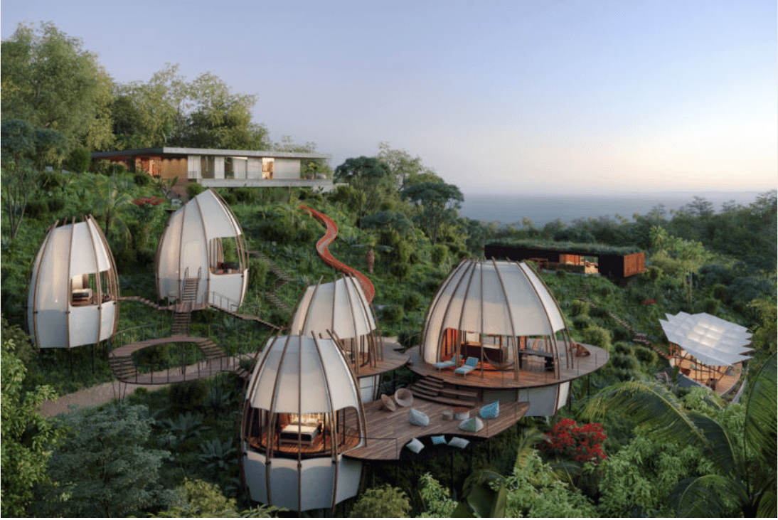 Habitaciones de hotel en forma de cono yerguen en medio del bosque del Pacífico Sur de Costa Rica