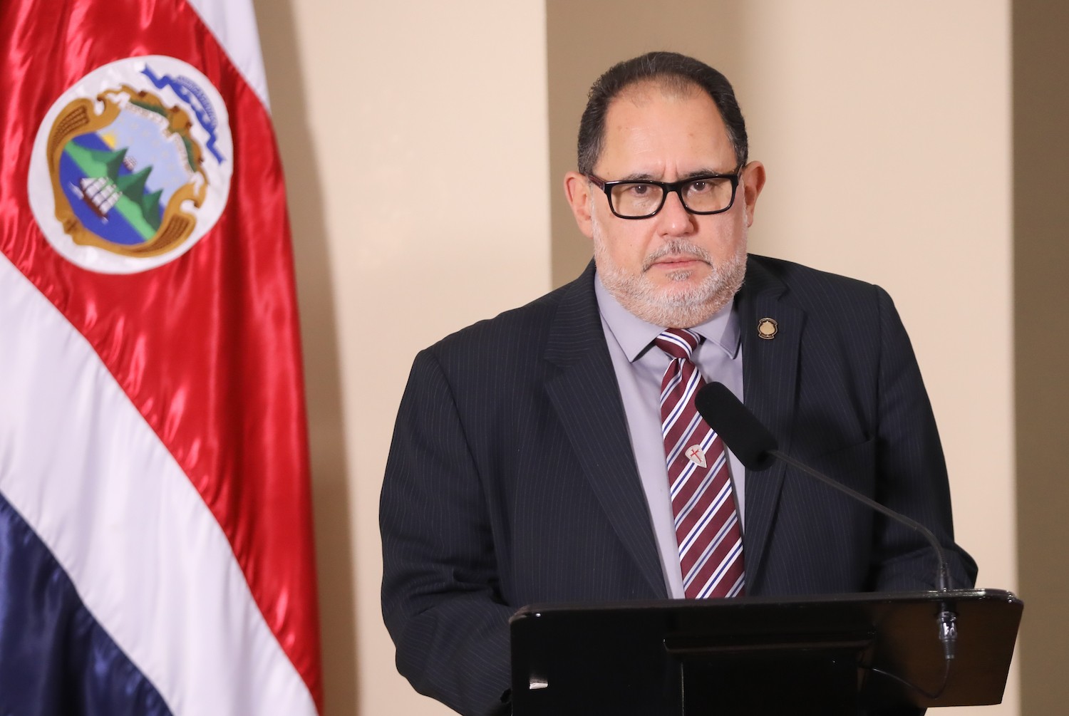 Ministro Prieto “desaparece” de la Asamblea Legislativa pese a fracaso en préstamos que pide el Gobierno