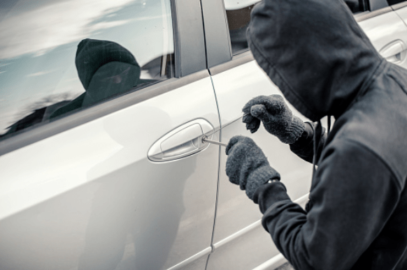 Fiscalía interviene “grupo criminal” de notarios por supuesto ‘gemeleo’ de placas para carros robados