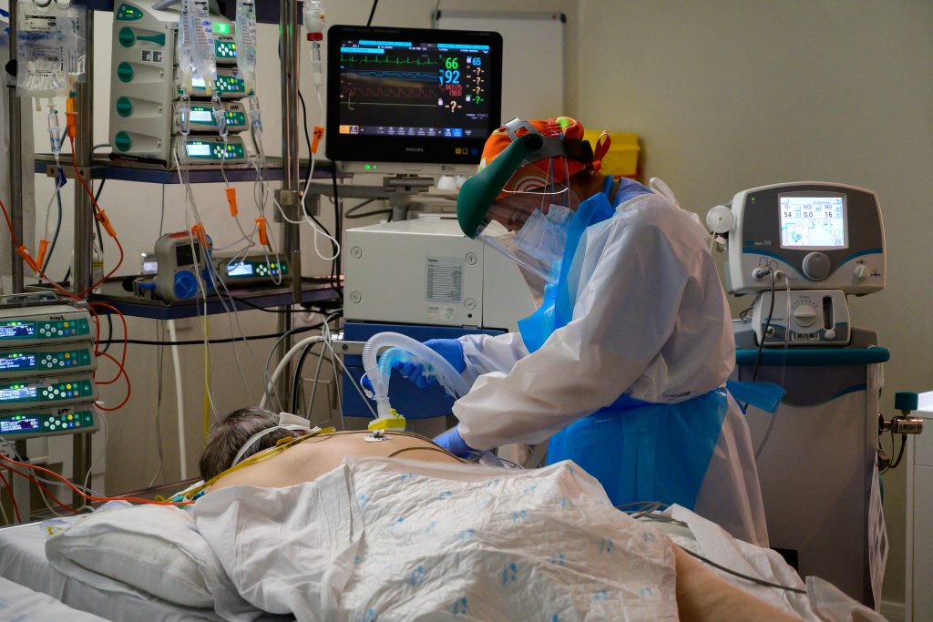 Costa Rica llega a los 100 pacientes en cuidados intensivos por coronavirus