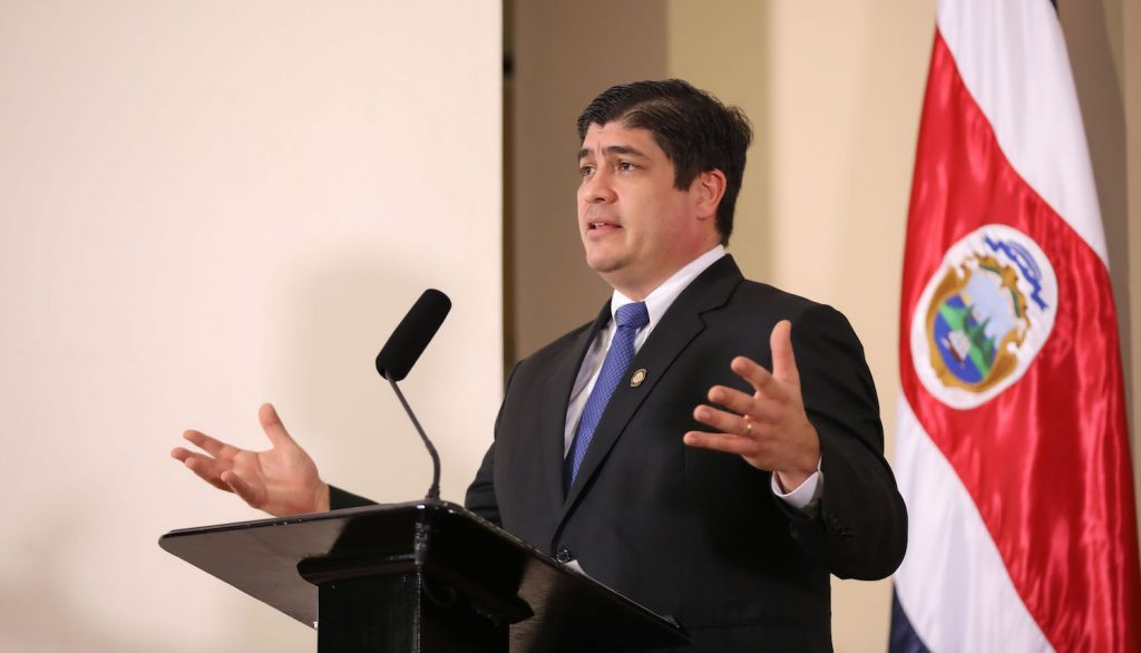 Nuevos impuestos a “riqueza” para más “igualdad”, propone Carlos Alvarado ante OCDE