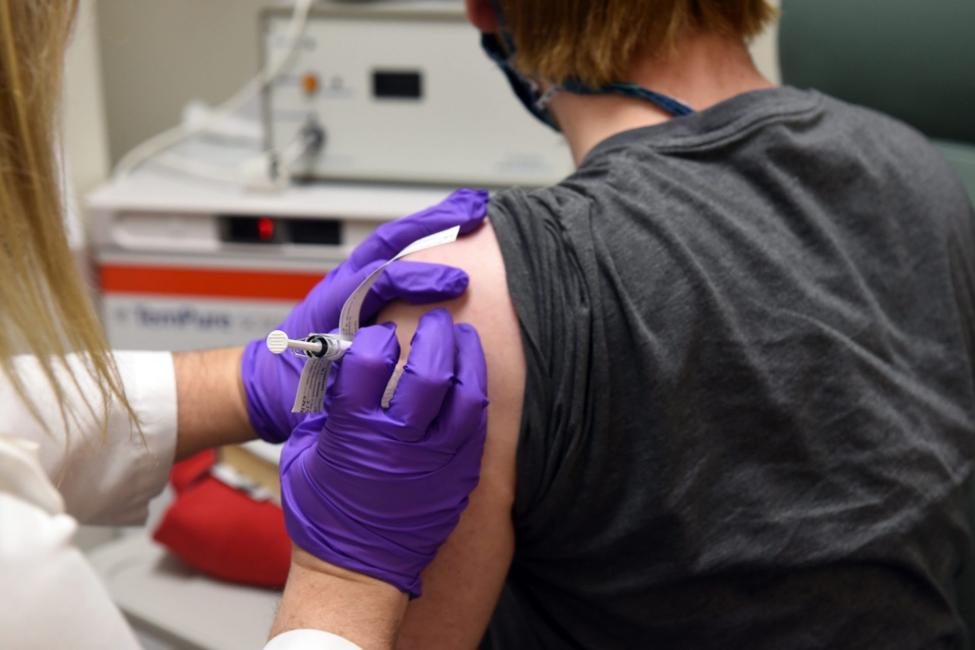 Farmacéuticas tienen 25 proyectos de vacuna para COVID-19 en etapa de estudios clínicos