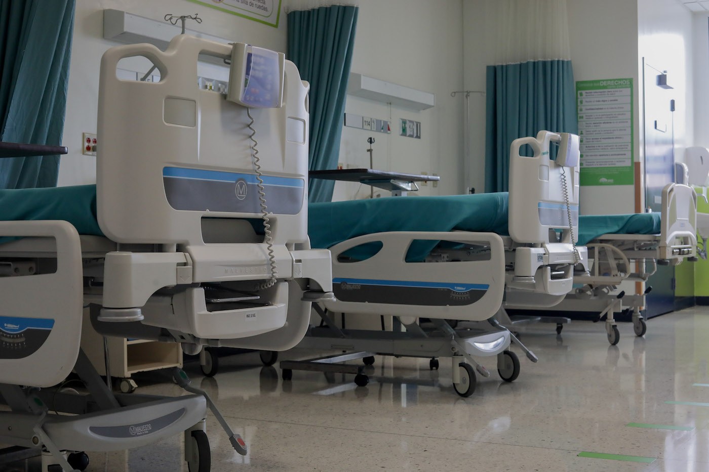 CCSS: Solo quedan 25 camas disponibles para atender pacientes severos y críticos con covid-19